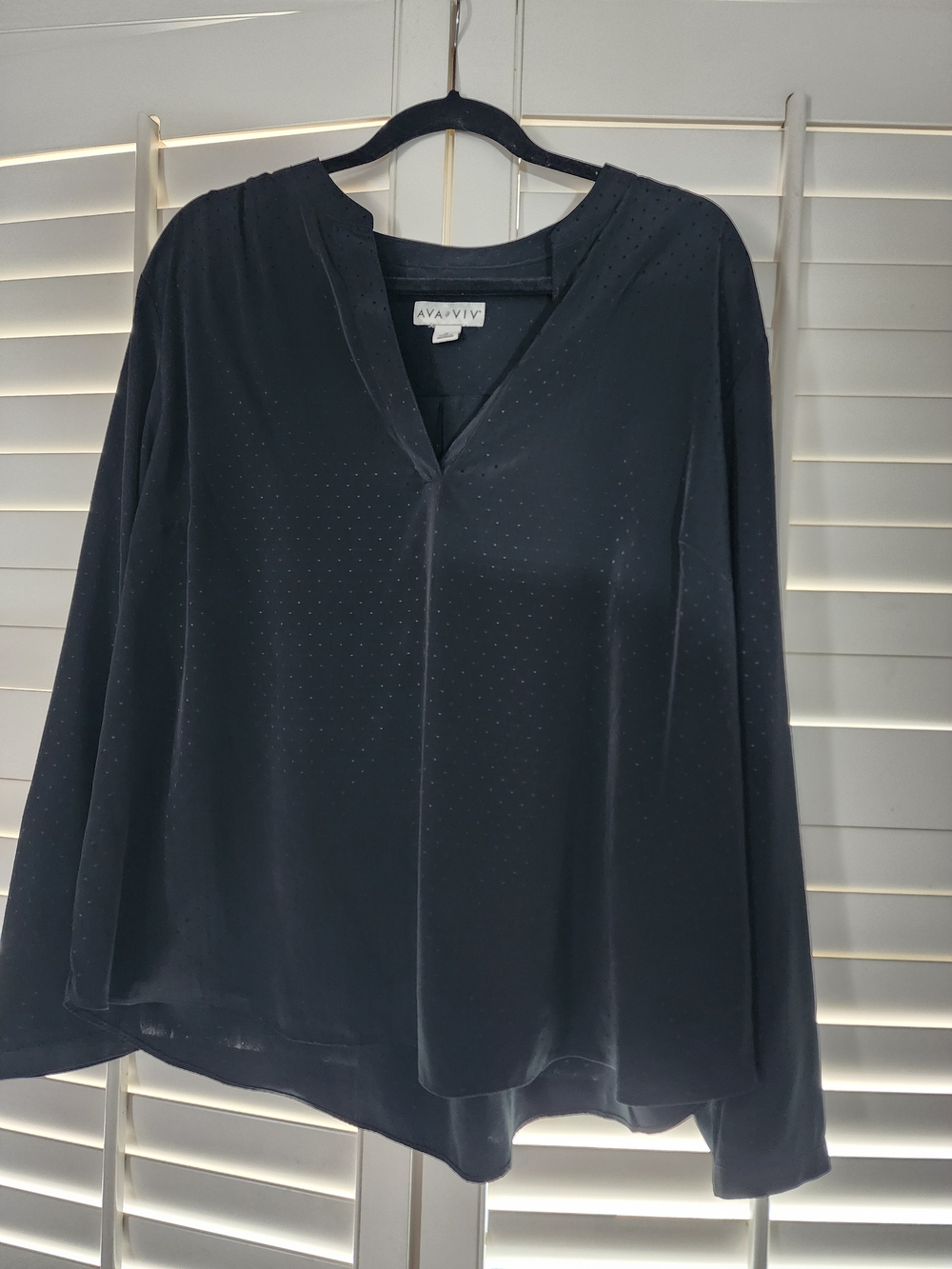 Ava & Viv Black Dot-Textured Womens Blouse